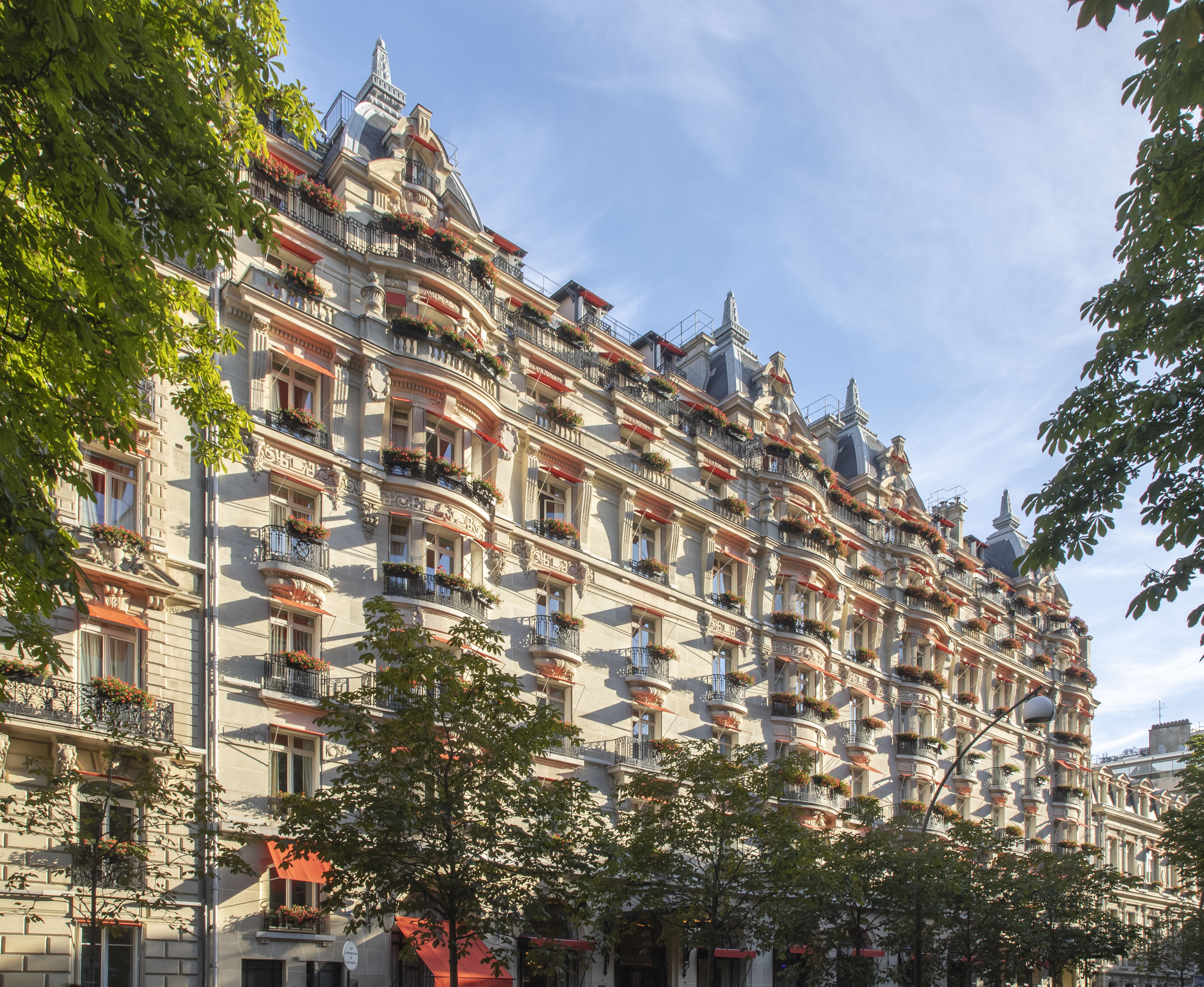 Flower-lined facade of Hôtel Plaza Athénée in Paris