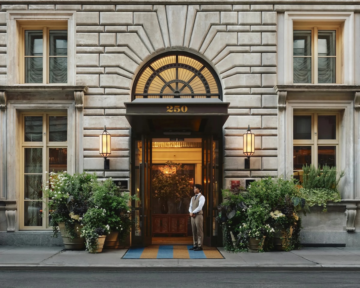 The Fifth Avenue Hotel in New York